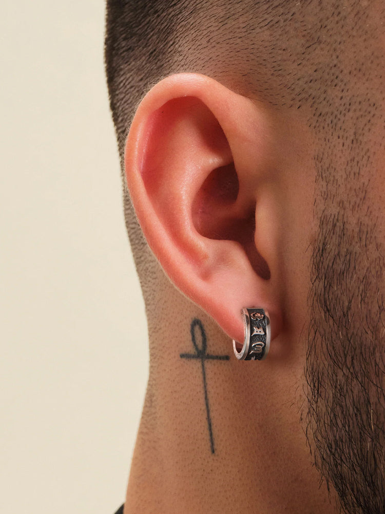 Essential Accessories for Hot Guys: Show Your Personality