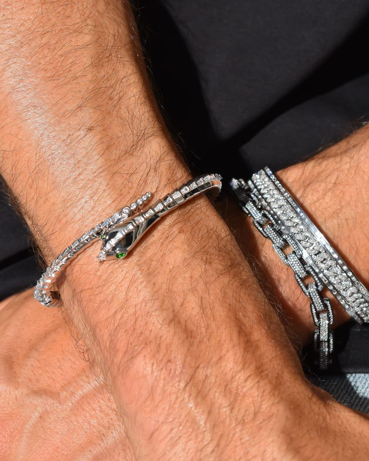 The Appeal of Bling Jewelry for Gay Men: A Bold Fashion Statement